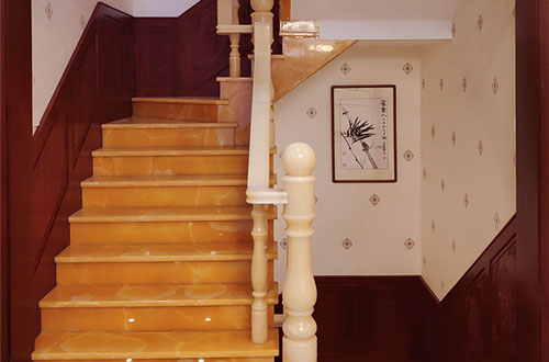 宁陵中式别墅室内汉白玉石楼梯的定制安装装饰效果